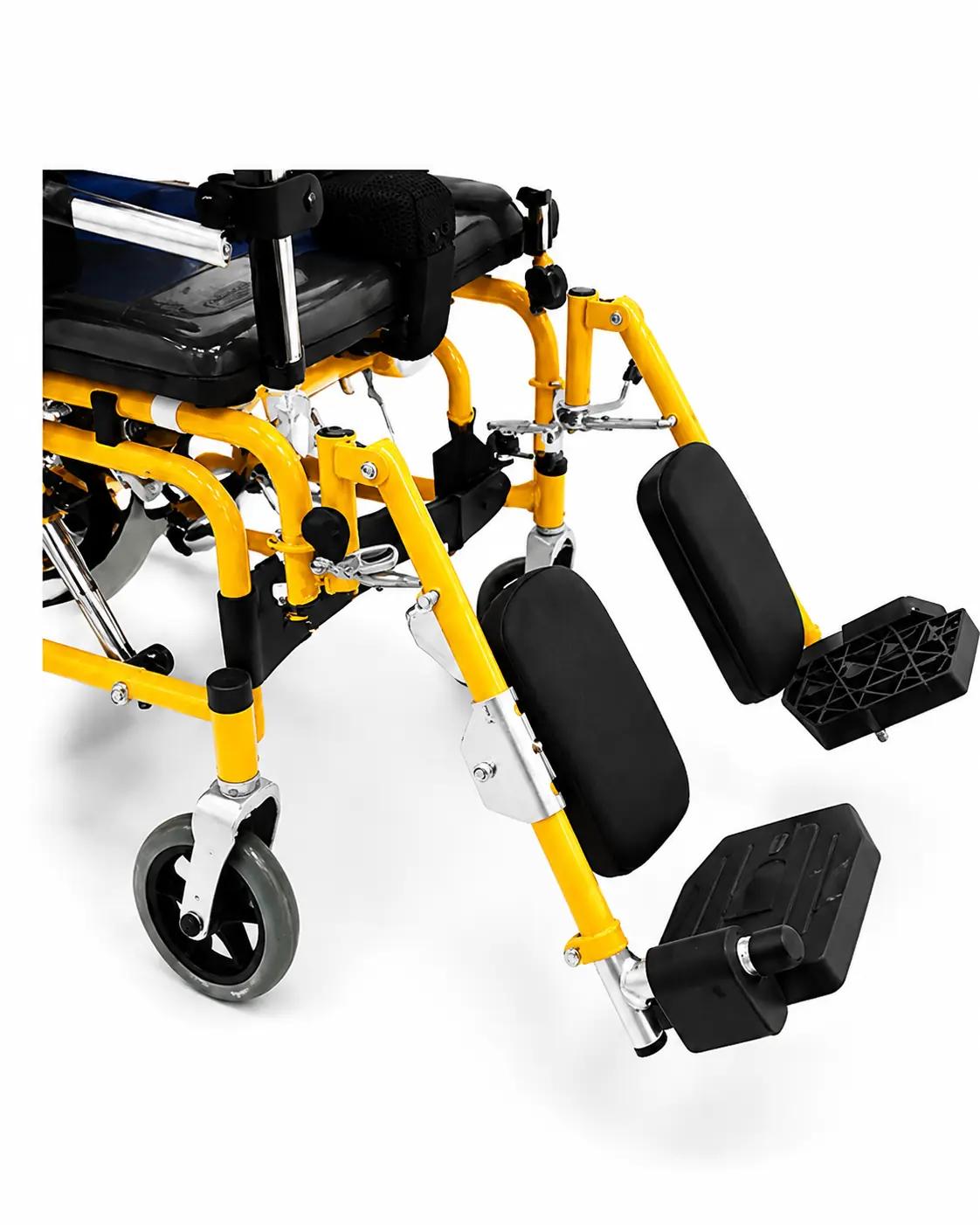 Fauteuil IMC jaune - detail repose-pieds reglables et roues avant en Algerie