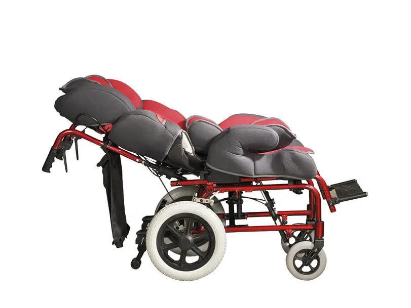 Fauteuil IMC pediatrique rouge en position allongee - dossier inclinable et repose jambes
