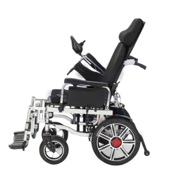 Fauteuil roulant électrique Novessia avec siège confortable, motorisation puissante et commande joystick pour personnes à mobilité réduite.
