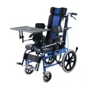 Fauteuil roulant IMC bleu avec siège pivotant, conçu pour améliorer la mobilité des personnes atteintes d'infirmité motrice cérébrale.