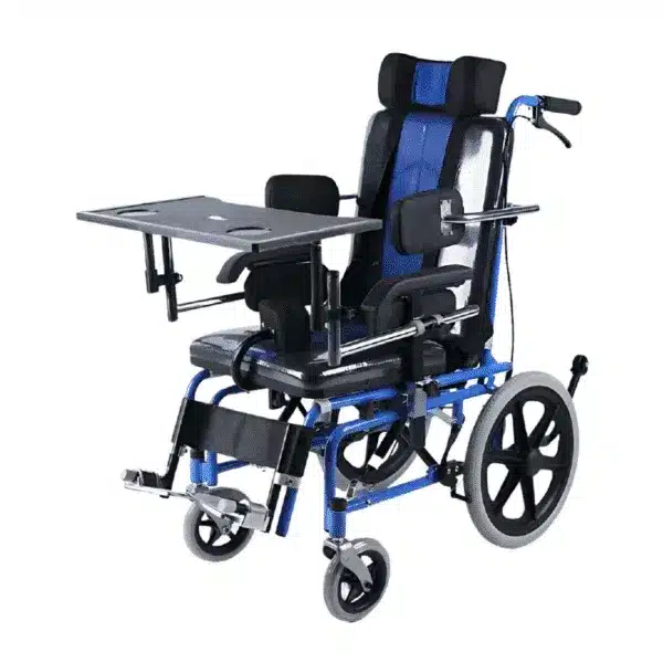 Fauteuil roulant IMC bleu avec siège pivotant, conçu pour améliorer la mobilité des personnes atteintes d'infirmité motrice cérébrale.