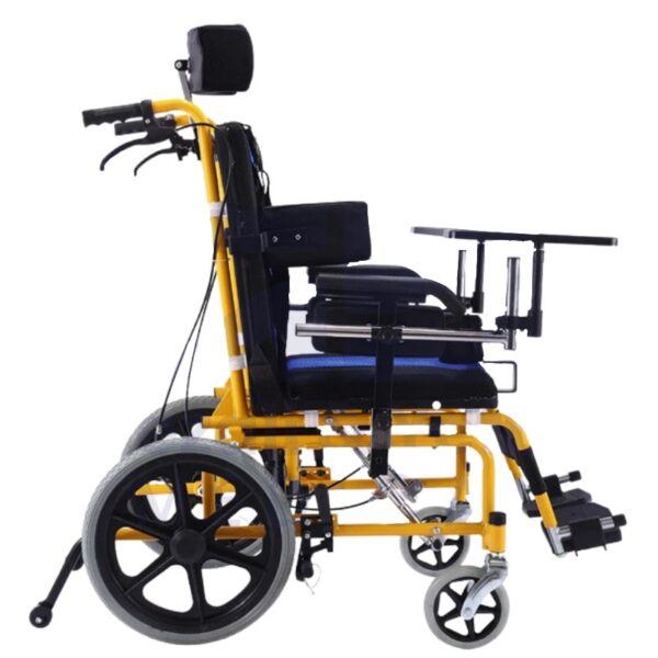 Fauteuil roulant IMC jaune pour enfant avec harnais et repose-pieds