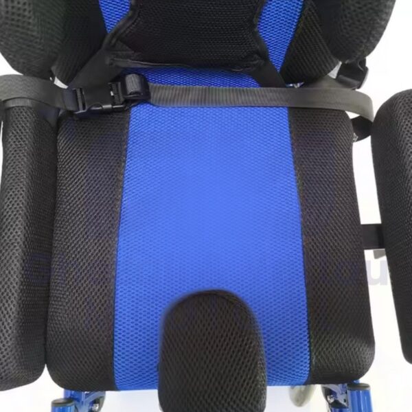 Fauteuil roulant garde-robe pour adulte IMC de couleur bleue, modèle médical confortable et pliable